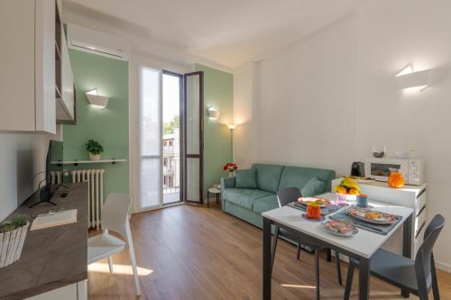 Pomponazzi 19 Two-room apartment in the Bocconi area