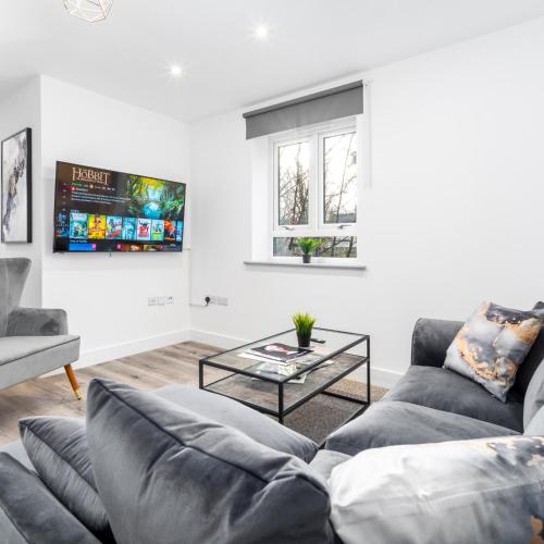 Μια τηλεόραση ή/και κέντρο ψυχαγωγίας στο Two Bedroom Apartment - Parking & Balcony - Smethwick 6MC