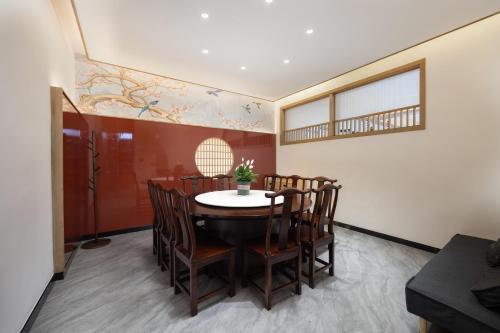 Posezení v ubytování 铂曼智慧酒店-Near the east gate of the Forest Park, about a 10-minute walk-There is a beautiful small river at the entrance-offers free self-service laundry -Attraction Tickets Serivce in advance-Free one-way shuttle service for 4 nights or more