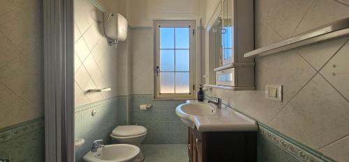 Ένα μπάνιο στο Holiday House Nuvola TROPEA CENTRO WIFI PARKING