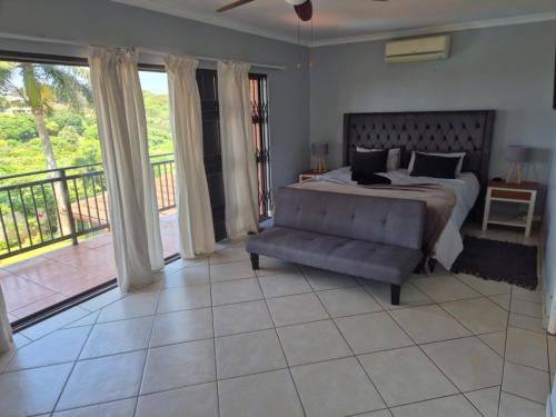 Ένα ή περισσότερα κρεβάτια σε δωμάτιο στο Tropical tide retreat Ballito