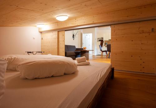 Ένα ή περισσότερα κρεβάτια σε δωμάτιο στο Chalet Resort Montafon -Kollin & Cirrus-