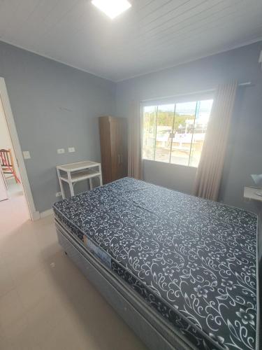 Ένα ή περισσότερα κρεβάτια σε δωμάτιο στο Departamento Crispim