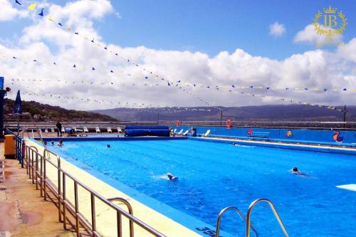 Hồ bơi trong/gần Cosy Apartment In Great Gourock Location