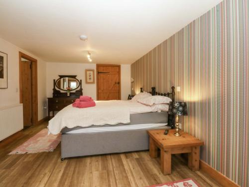 Postel nebo postele na pokoji v ubytování Beudy Mawr