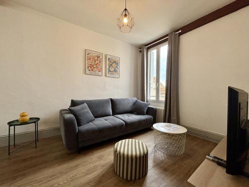 Μια τηλεόραση ή/και κέντρο ψυχαγωγίας στο Pause sur la place