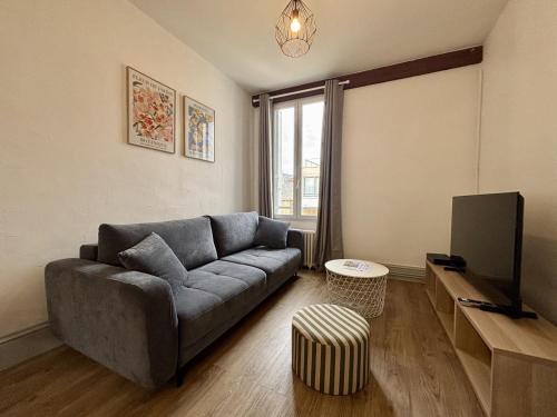 Μια τηλεόραση ή/και κέντρο ψυχαγωγίας στο Pause sur la place