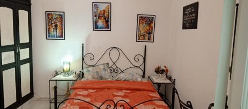 Ένα ή περισσότερα κρεβάτια σε δωμάτιο στο Chambre privée avec terrasse