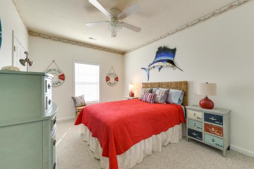 Postel nebo postele na pokoji v ubytování 4 Mi to Beaches Luxe Coastal Resort Condo