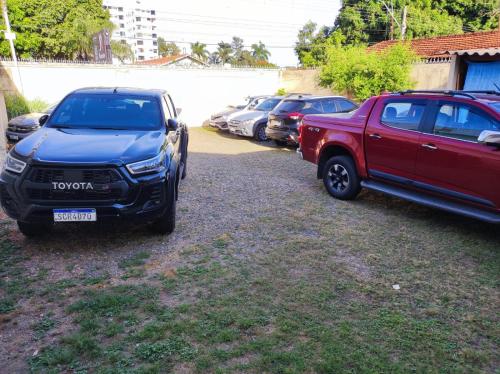 a group of cars parked in a parking lot at Pousada Rezende in Caldas Novas