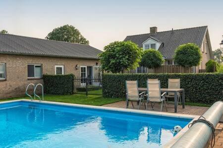 Swimmingpoolen hos eller tæt på Apartment de Broekkant