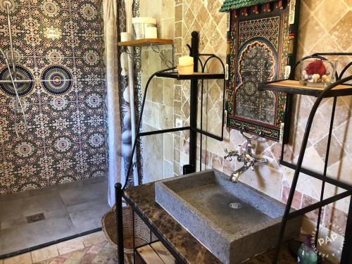 Ένα μπάνιο στο Villa Ines