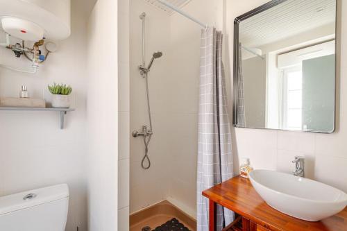 Ένα μπάνιο στο Longère de charme avec piscine, proche océan