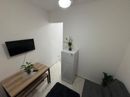 Apartment near the beachにあるテレビまたはエンターテインメントセンター