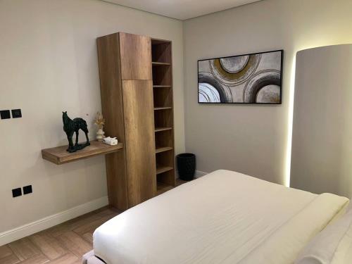 Ένα ή περισσότερα κρεβάτια σε δωμάτιο στο bright -