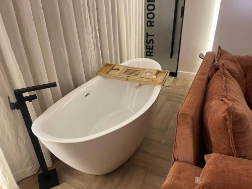 Φωτογραφία από το άλμπουμ του bright - σε Al ‘Azīzīyah