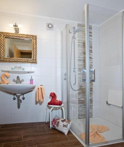 a bathroom with a shower and a sink at Gasthof Metzgerei Stöberl in Lam