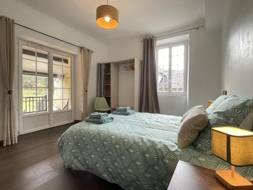 Ένα ή περισσότερα κρεβάτια σε δωμάτιο στο Happy neez