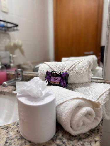 a pile of towels on a counter in a bathroom at Flat Barra Residence-4 pessoas-Fa1204-3 in Rio de Janeiro