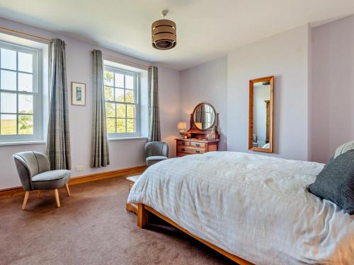 Postel nebo postele na pokoji v ubytování 4 Bed in Wigton 95640