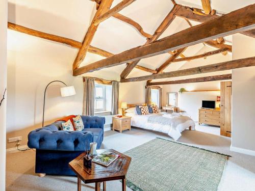 a bedroom with a bed and a blue couch at 3 Bed in Appleby 94764 in Brampton