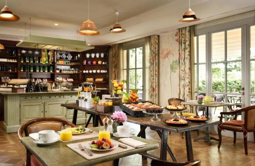 Jídlo v hotelu nebo okolí