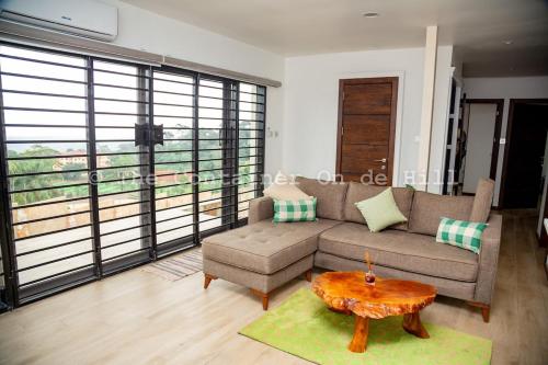 Χώρος καθιστικού στο Container Home Retreat