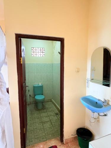 Koupelna v ubytování Sudi Homestay