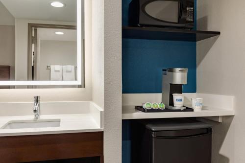 Koupelna v ubytování Holiday Inn Express - Atlanta-Kennesaw by IHG