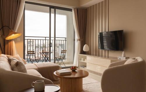 TV a/nebo společenská místnost v ubytování Tresor Apartments, City Centre, Near Ben Thanh Market