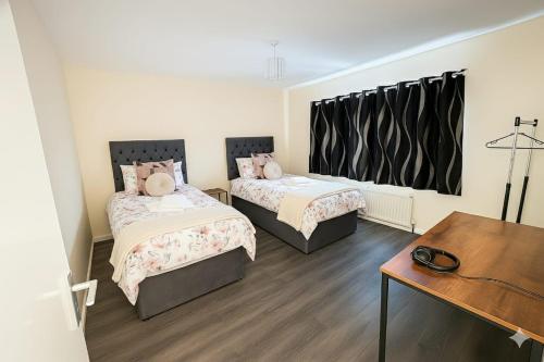 Ένα ή περισσότερα κρεβάτια σε δωμάτιο στο Nayla house