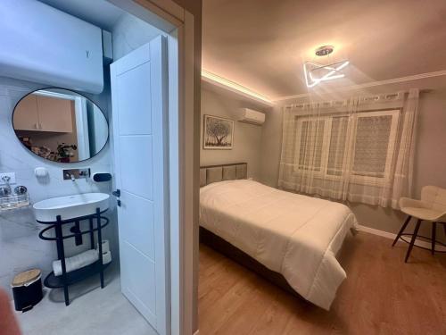 Enia's Tirana City Center Studio - 30 meters from Skanderbeg Square