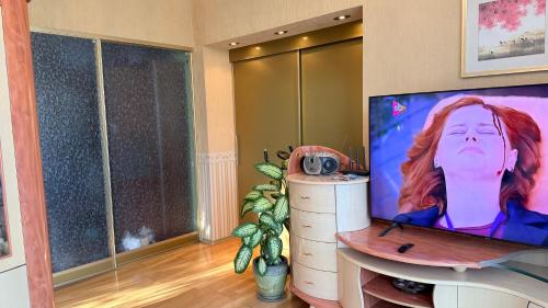 Μια τηλεόραση ή/και κέντρο ψυχαγωγίας στο HomeinRiga