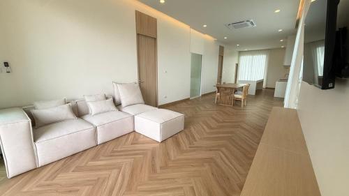 Μια τηλεόραση ή/και κέντρο ψυχαγωγίας στο Minimalistic Pool Villa