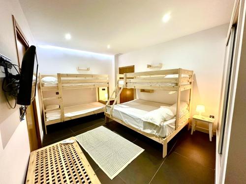 En eller flere senge i et værelse på Casa Juanes