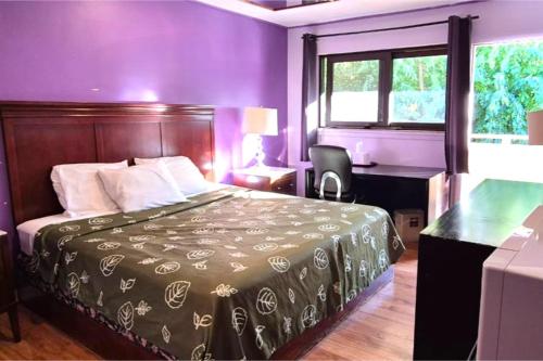 Postel nebo postele na pokoji v ubytování Motel Edgebrook Chicago North Shore By Oyo