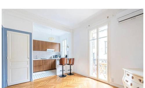 Large Studio 7 minutes from Beach