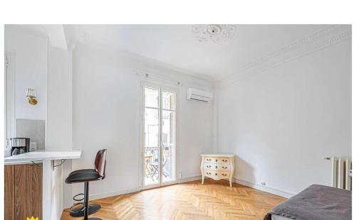 Large Studio 7 minutes from Beach