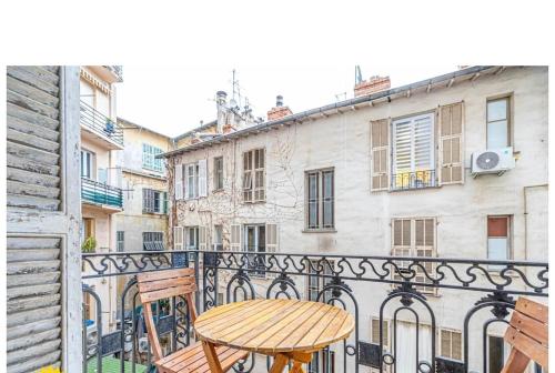 Large Studio 7 minutes from Beach