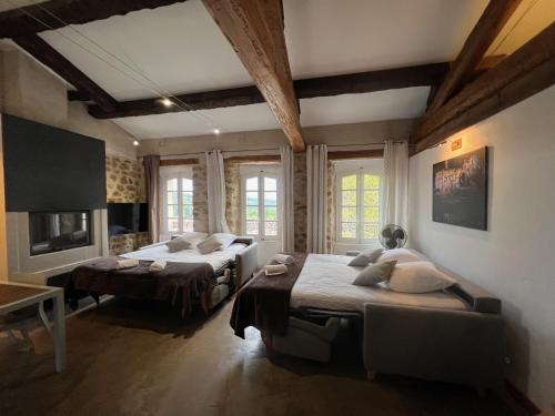 Postel nebo postele na pokoji v ubytování La Magnanerie Suite Papillon