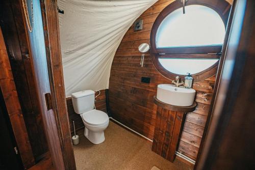 Et badeværelse på Sunrise Hills Country