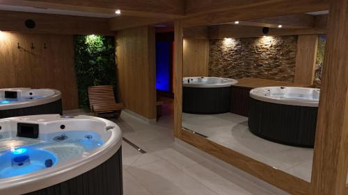 Afbeelding uit fotogalerij van Dom Wczasowy Jędrol - Jacuzzi & Basen in Poronin