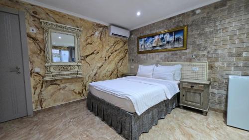 Postel nebo postele na pokoji v ubytování Shahal Apartments