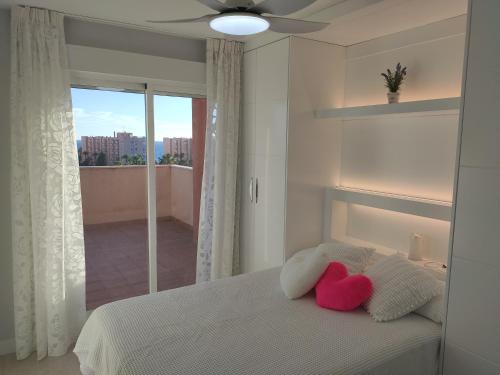 Postel nebo postele na pokoji v ubytování Ático con vistas en Salobreña