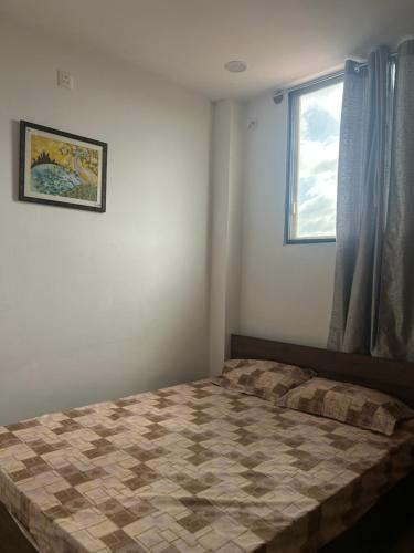 Ένα ή περισσότερα κρεβάτια σε δωμάτιο στο Lakshmi Homestay