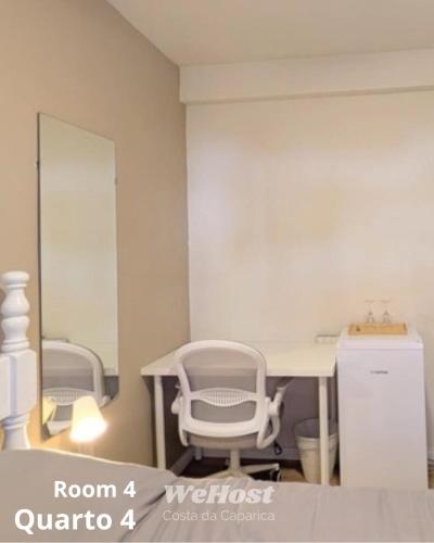 a room with a table and two chairs and a mirror at We host in Costa da Caparica