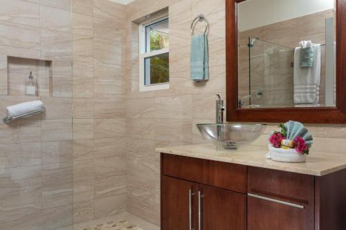 a bathroom with a sink and a shower at Karana Studio 1 - K1 in Long Bay Hills