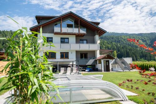 a house on a hill with a glass roof at Nico's Place in Jenig