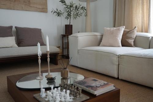 Χώρος καθιστικού στο Beautiful WabiSabi Style House in Nuits-Saint-Georges