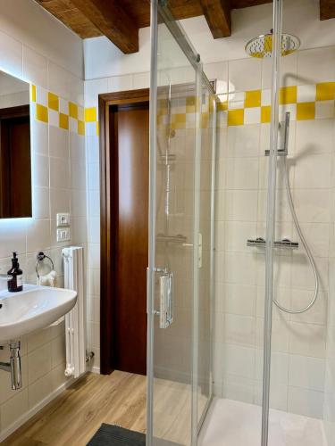 a bathroom with a shower and a sink at casa duomo vicenza in Vicenza